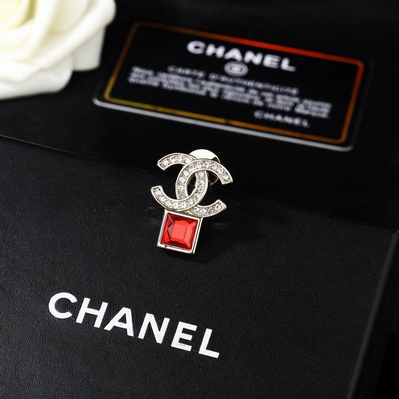 Chanel Brooch 03yxs325
